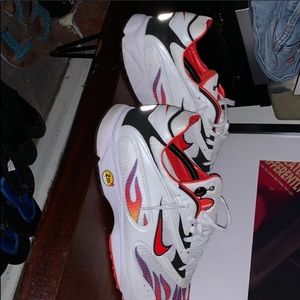 Nike X Supreme Zoom Spectrum.